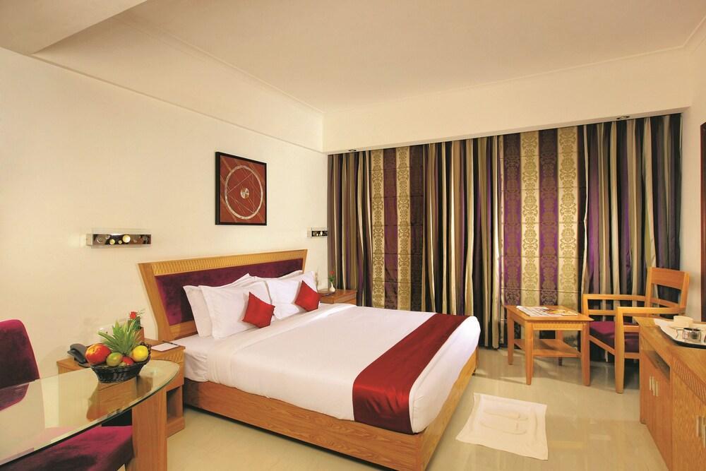 Biverah Hotel & Suites Thiruvananthapuram Exterior foto