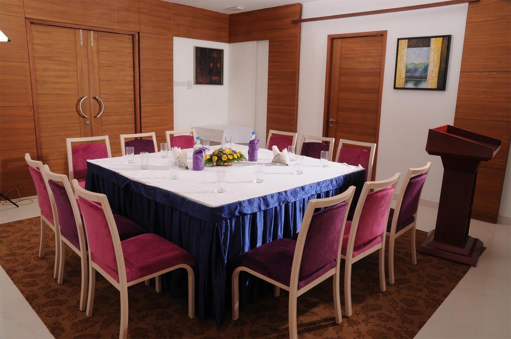 Biverah Hotel & Suites Thiruvananthapuram Exterior foto