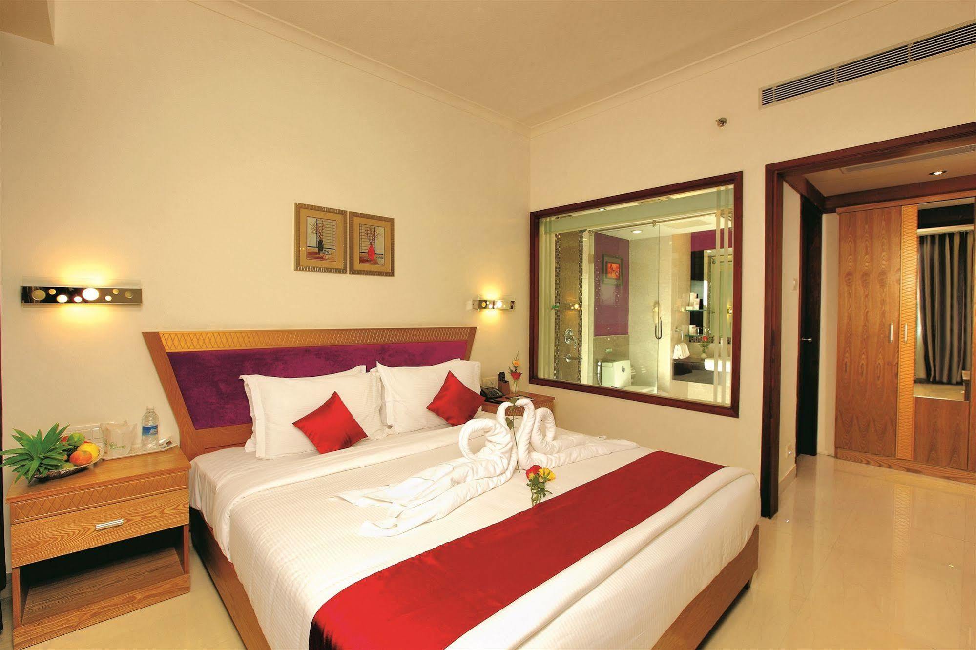 Biverah Hotel & Suites Thiruvananthapuram Exterior foto